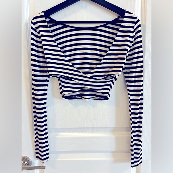 WOMENS LONG SLEEVE CROP TOP - Picture 2 of 2